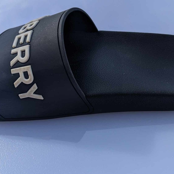 Too small - Picture 4 of 12